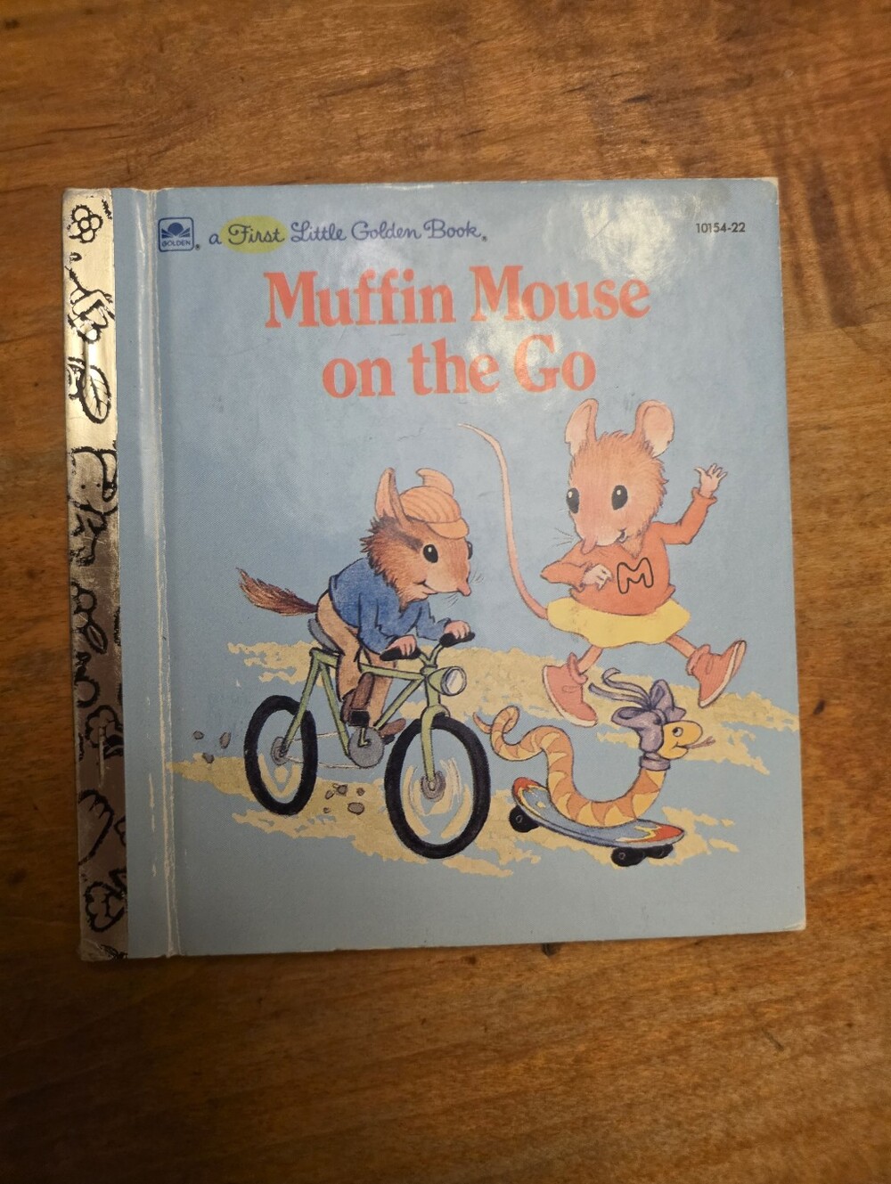 Muffin Mouse on the Go ~ First Little Golden Book by Di Fiori 1989 Hardcover